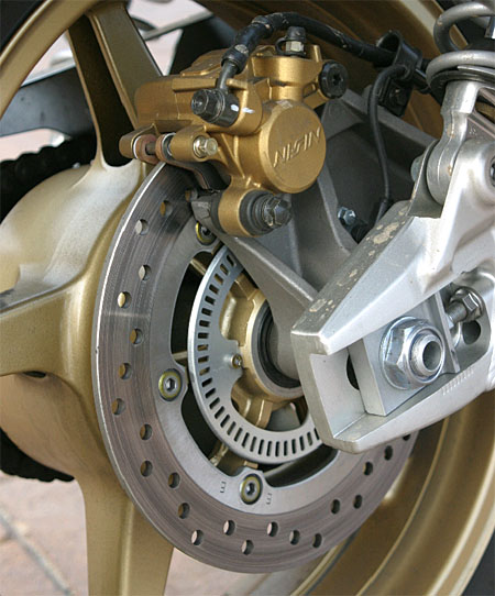 cb1300sb_rbrakeabs.jpg