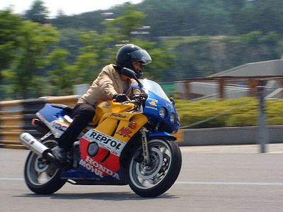 cbr400rr_1.jpg