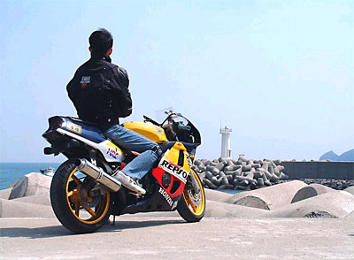 cbr400rr_6.jpg