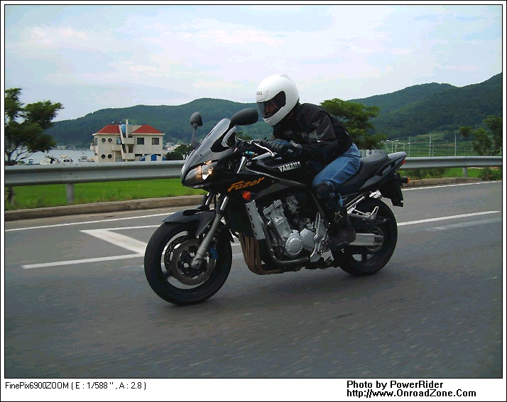 fzs1000run_3.jpg