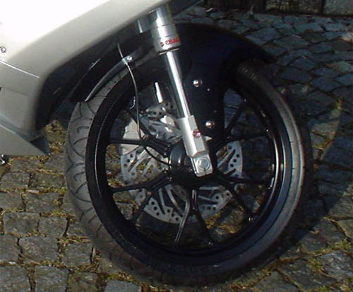 gpr125_fbrake.jpg