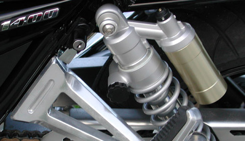 gsx1400_rshock.jpg