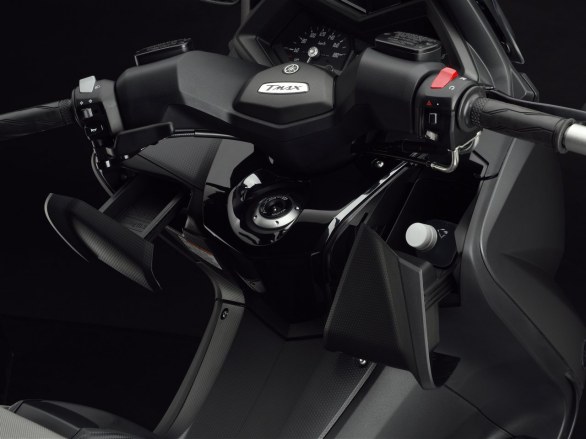 Yamaha_TMax_2012d_25.jpg