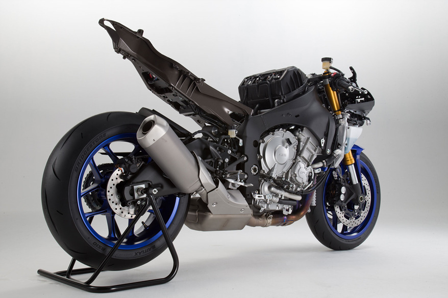 2015-yzf-r1-09.jpg