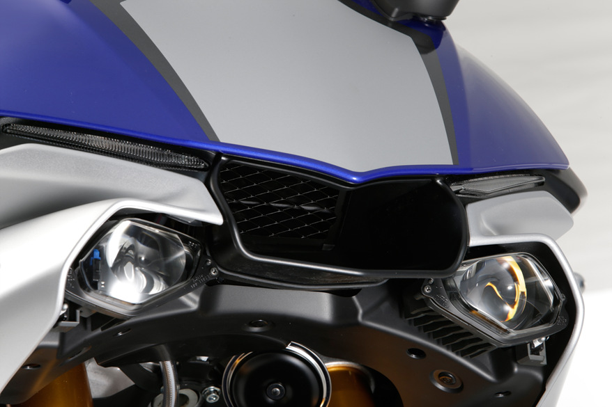 2015-yzfr1-18.jpg